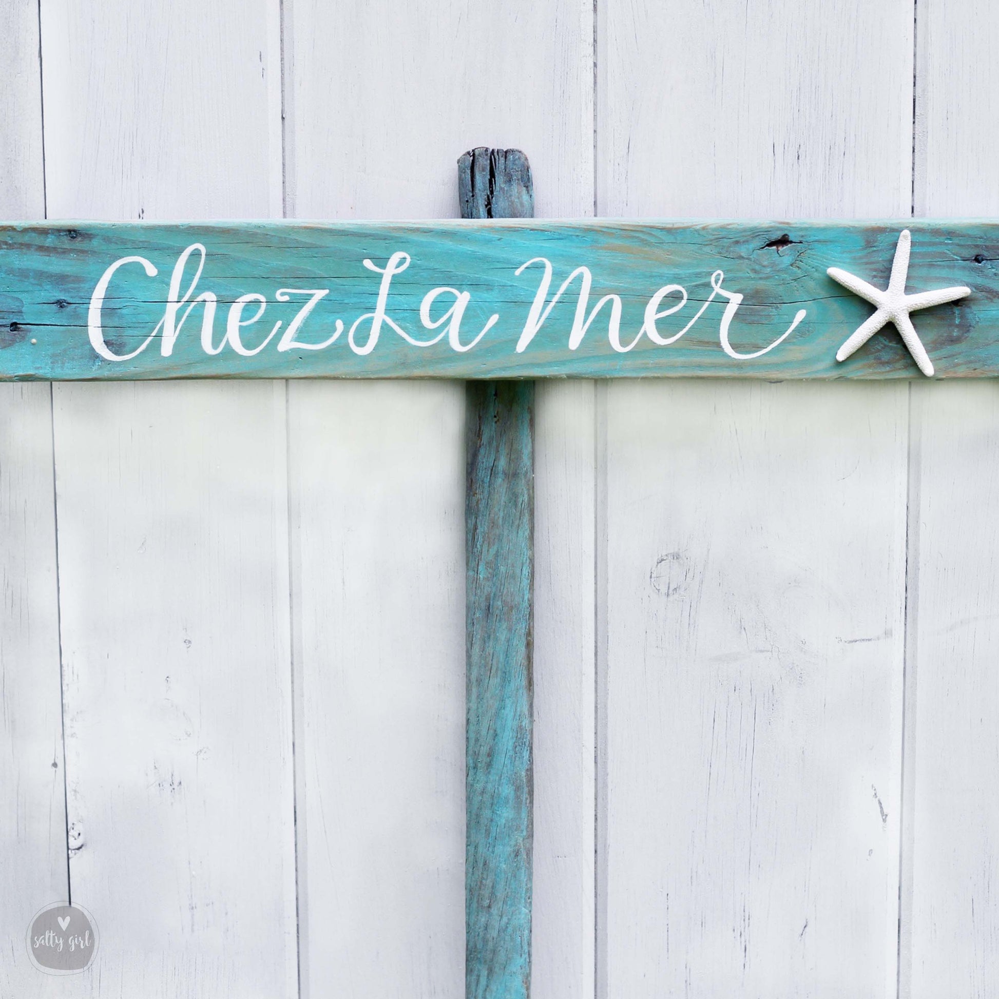 a wooden sign that says cheesta mer on it