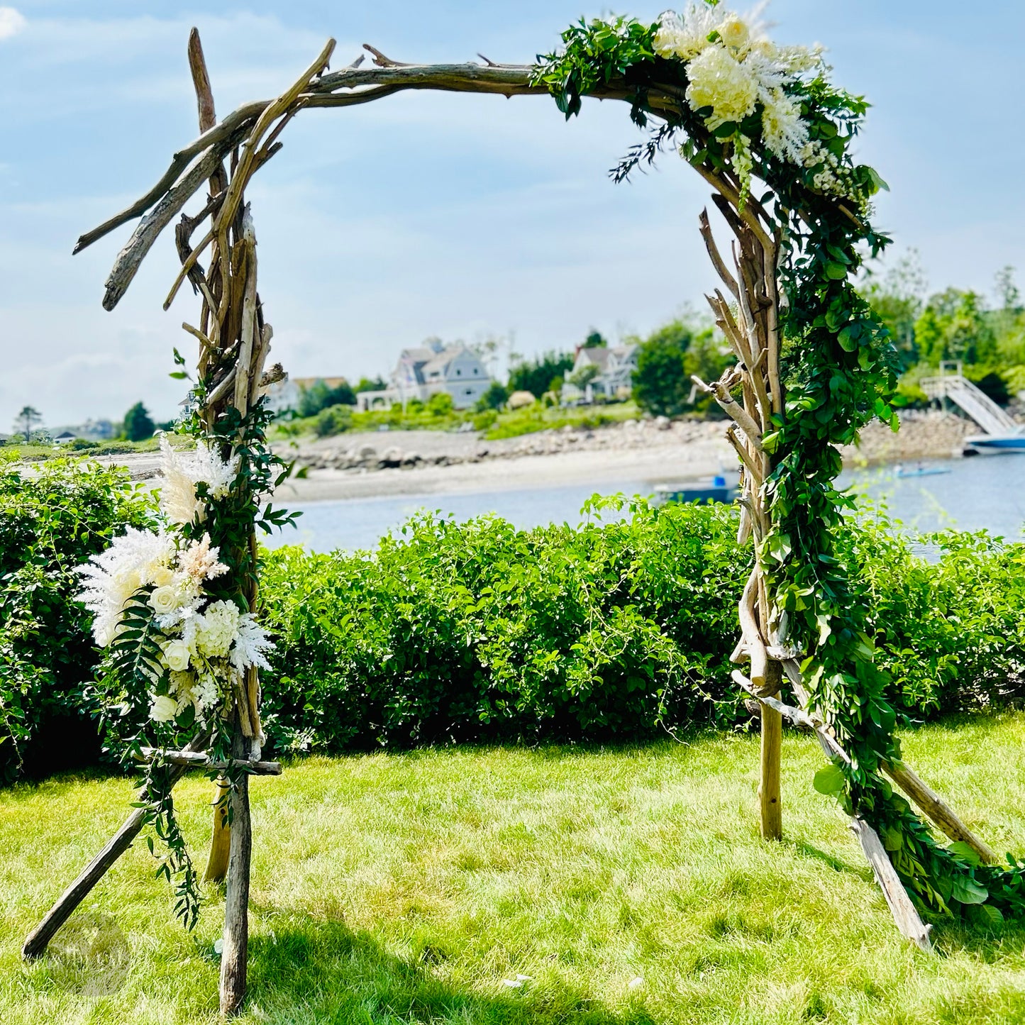 Chic Driftwood Wedding Arch - Curved Self-Standing Design for Unforgettable Ceremonies
